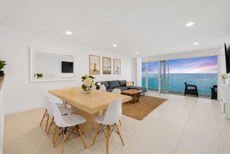 Living room, Dining area, Sea view