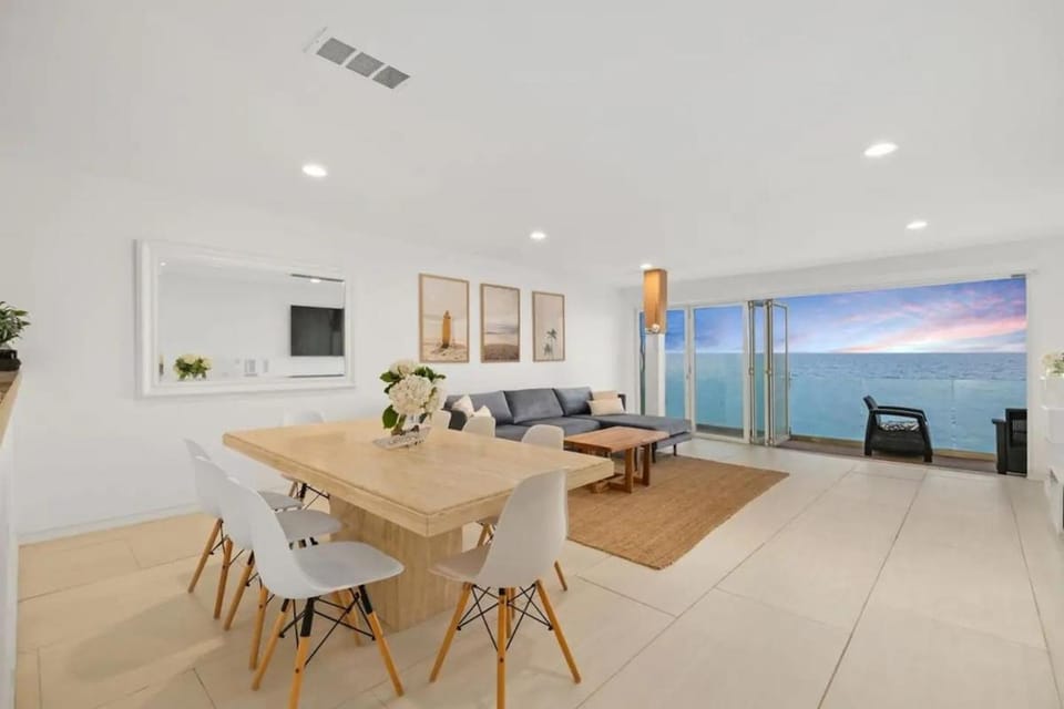 Malibu Beachfront Home with Rock Spa Ocean Views & Huge Deck House in Topanga