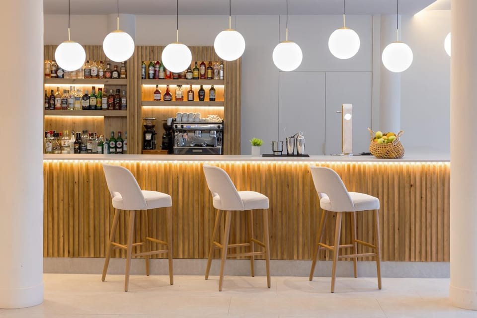 Lounge or bar, Drinks