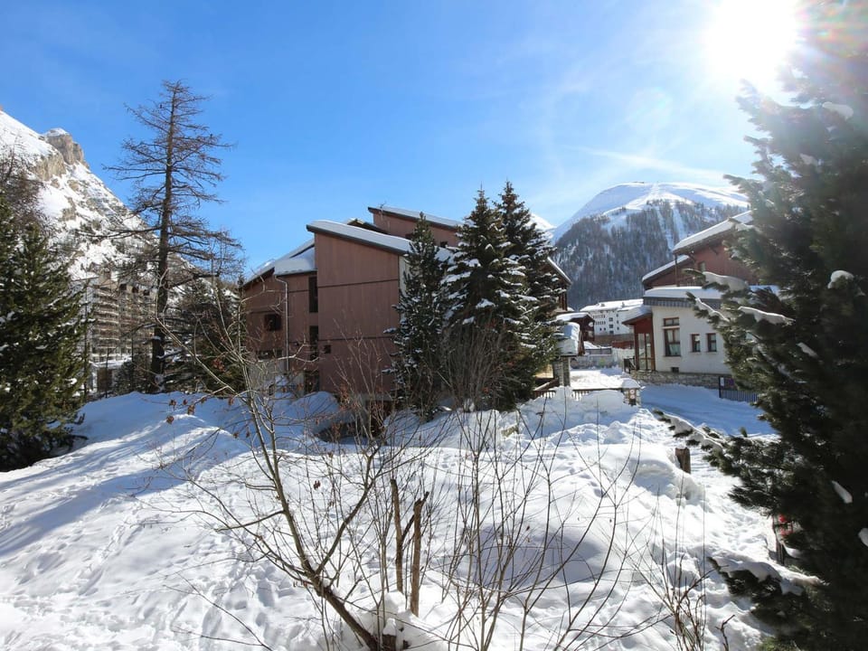 Studio moderne avec parking couvert à 10 min du centre, balcon Sud/Est, non-fumeur, animaux acceptés - FR-1-694-191 Apartment in Val dIsere
