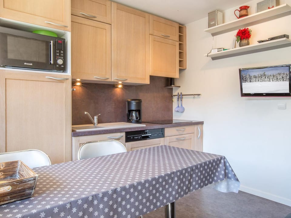 Studio moderne avec parking couvert à 10 min du centre, balcon Sud/Est, non-fumeur, animaux acceptés - FR-1-694-191 Apartment in Val dIsere