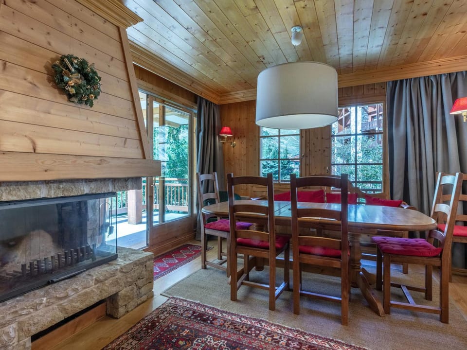Appartement standing 3 pièces avec terrasse, cheminée, parking et WiFi à Val-d'Isère - FR-1-694-199 Apartment in Val dIsere