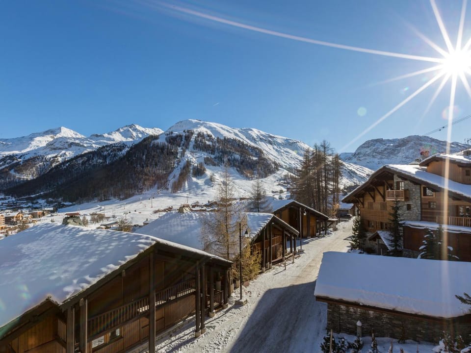 Charmant 3 pièces avec balcon, vue, et WiFi à Val-d'Isère - FR-1-694-201 Apartment in Val dIsere