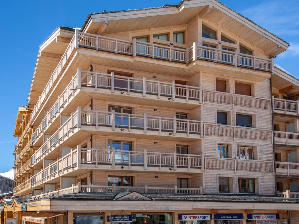 Appartement moderne rénové face aux pistes avec équipements complets - FR-1-694-215 Apartment in Val dIsere