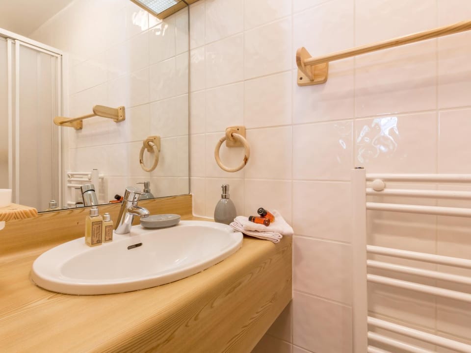 Appartement Chaleureux avec Parking et Accès Facile aux Pistes à Val-d'Isère - FR-1-694-233 Apartment in Val dIsere