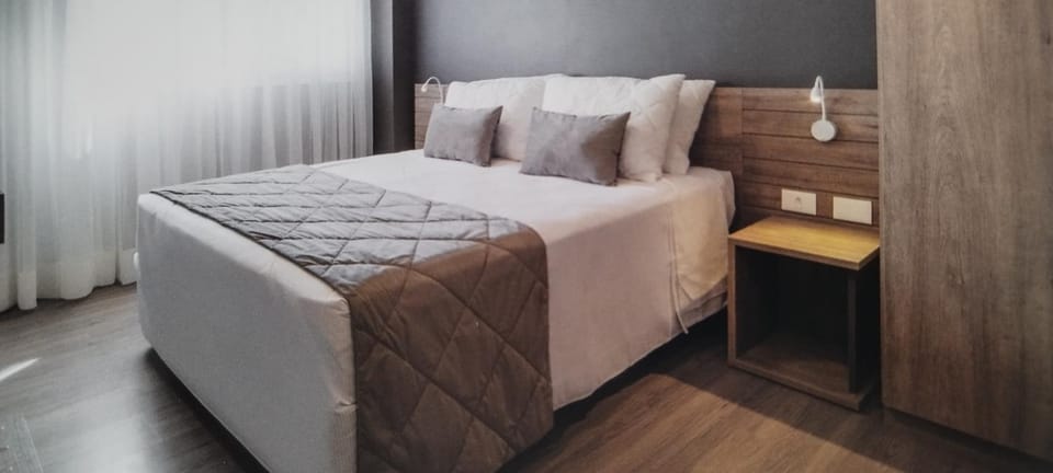 Bed, Bedroom, microwave, air conditioner