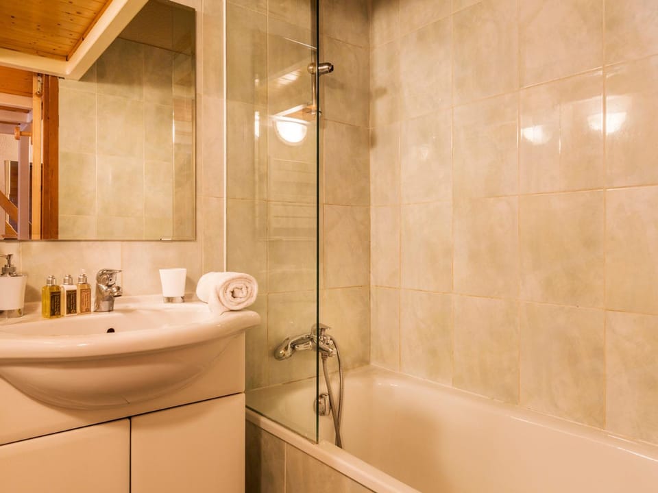 Spacieux appartement 9 pers. à Val-d'Isère, skis aux pieds, Wi-Fi, proche commodités - FR-1-694-306 Apartment in Val dIsere