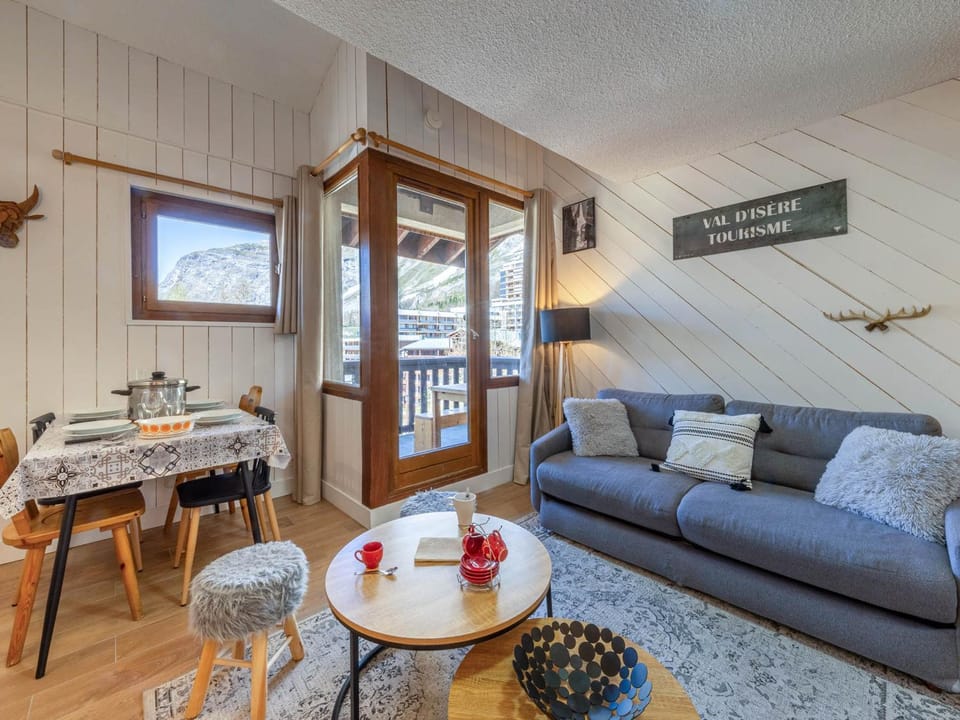 Studio agréable avec mezzanine, balcon et proche commodités à Val-d'Isère - FR-1-694-296 Apartment in Val dIsere