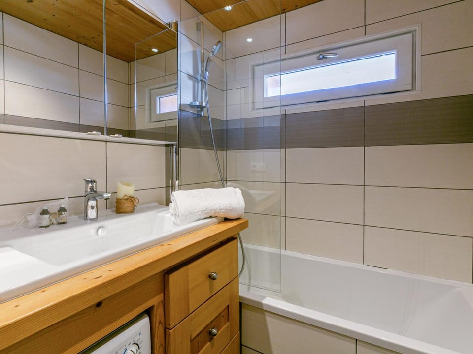 Appartement rénové de 47m² avec wifi en centre station - FR-1-694-303 Apartment in Val dIsere