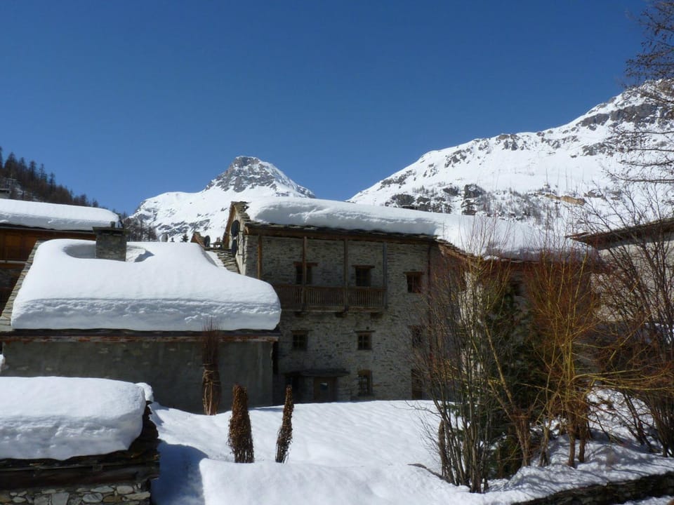 Duplex rustique avec grande terrasse au Sud, proche vieux Val-d'Isère - FR-1-694-310 Apartment in Val dIsere