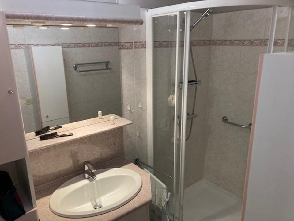 Appartement T2 au Lavandou avec Terrasse Vue Mer - FR-1-308-167 Apartment in Le Lavandou