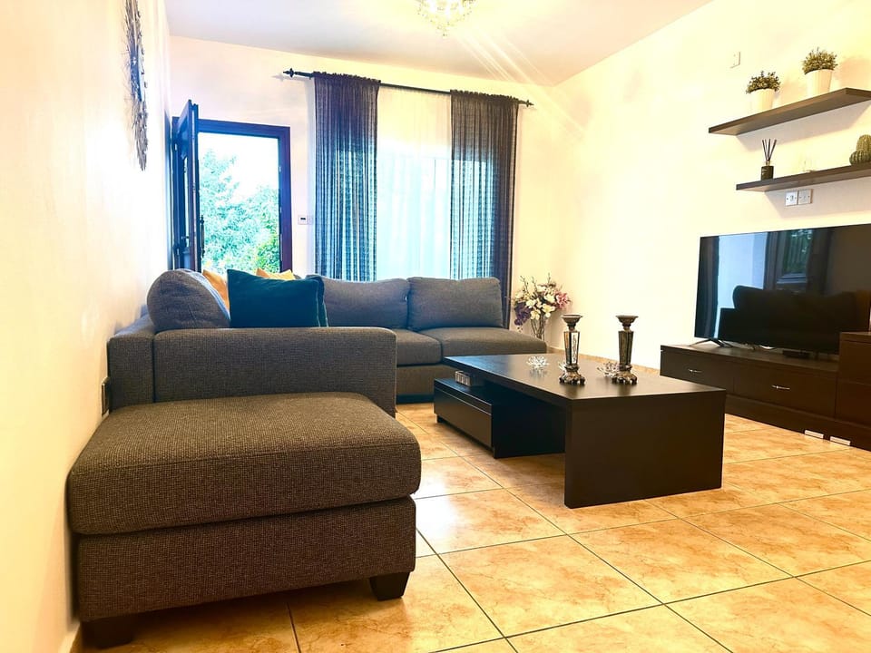 Communal lounge/ TV room, TV and multimedia, Living room, Seating area, Evening entertainment