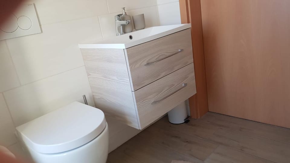 Toilet, Bathroom