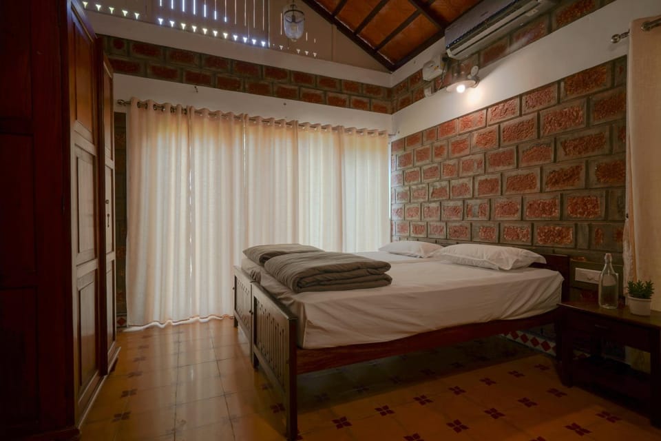 Bedroom, Internal: Not applicable to any particular room