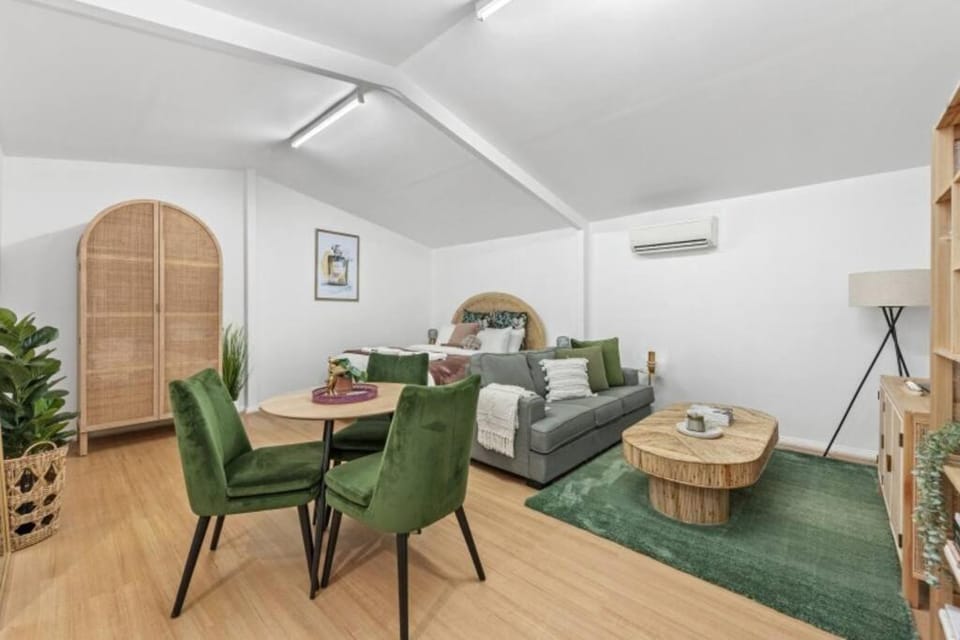 • Cottage 1851 • Boutique in Brown Hill Villa in Ballarat
