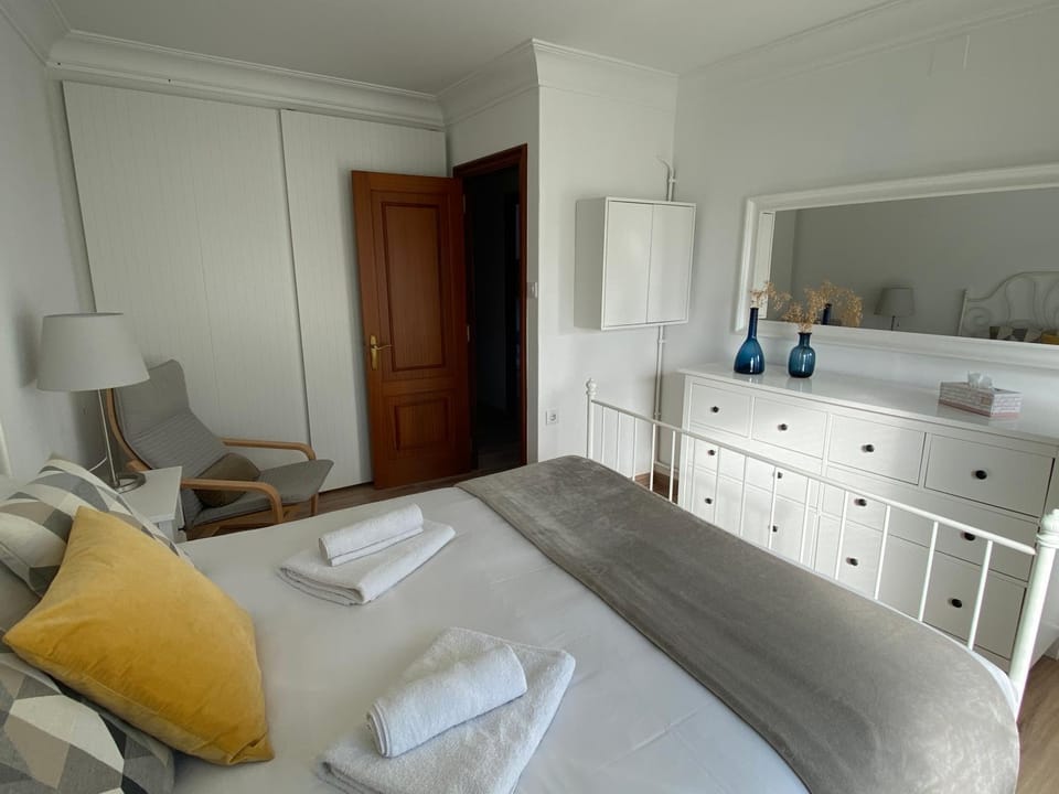 Bed, Photo of the whole room, Bedroom, towels, wardrobe