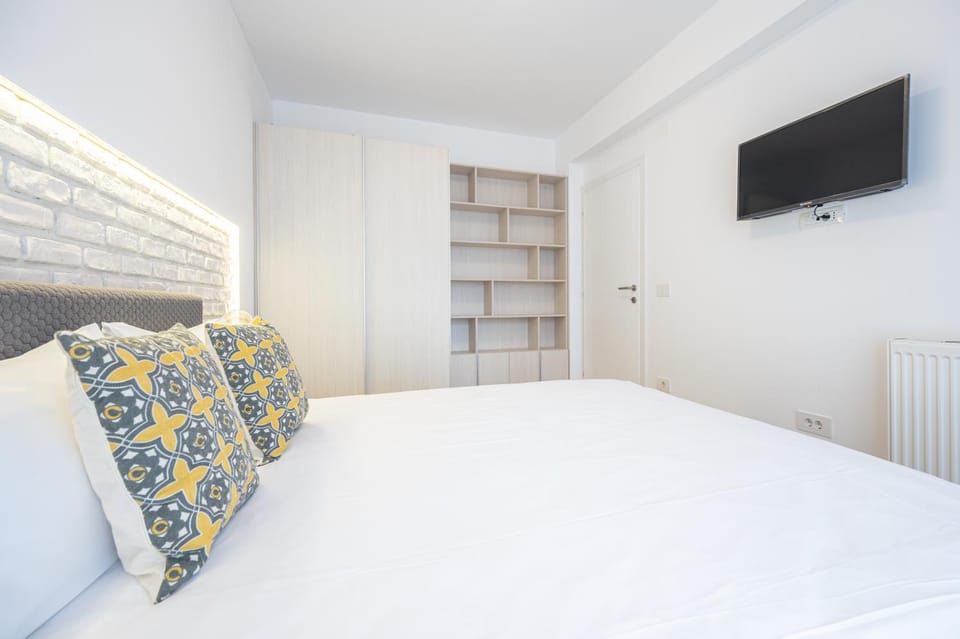 Bed, TV and multimedia, Photo of the whole room, Bedroom, wardrobe