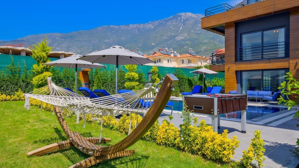Property building, Spring, Day, Natural landscape, Garden, Mountain view, Pool view, Swimming pool, sunbed