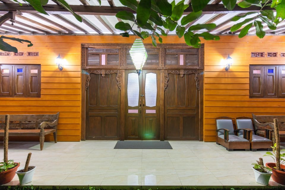 Facade/entrance