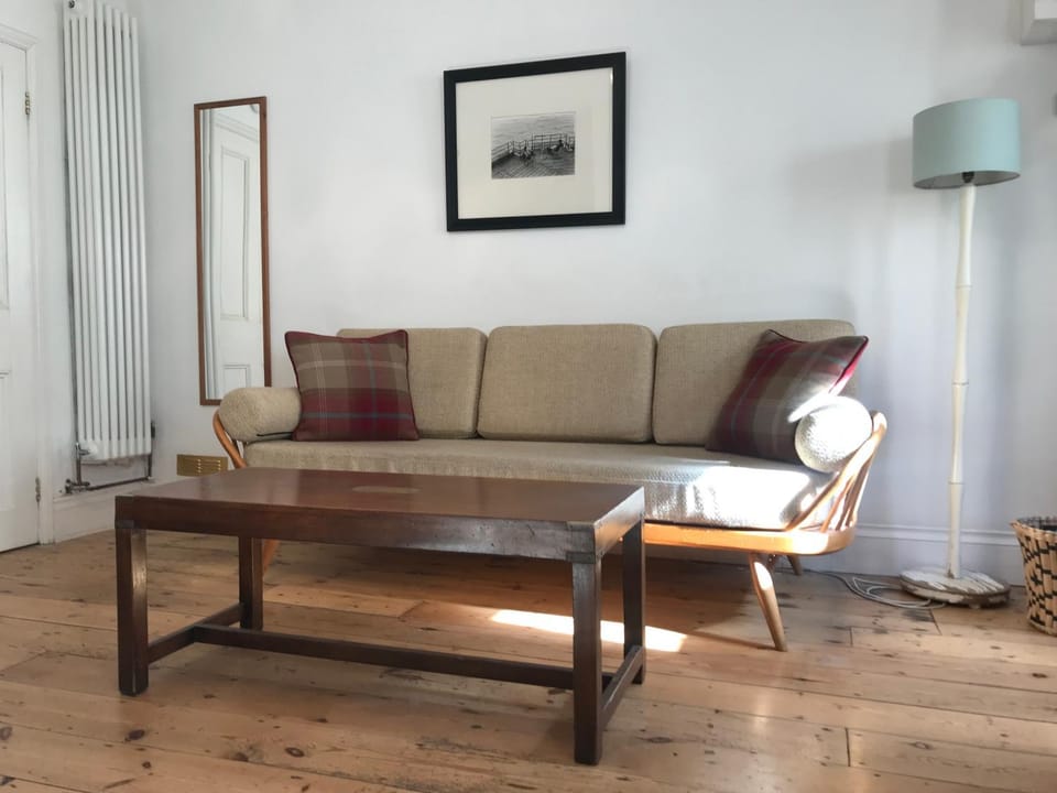 Beachfront apartment with wood burner & courtyard Apartment in Hastings