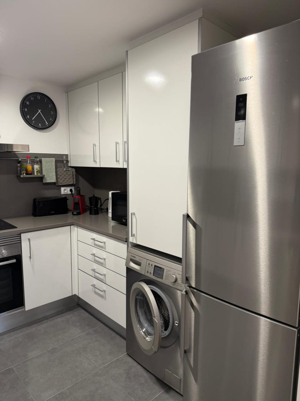 Kitchen or kitchenette, toaster, washing machine
