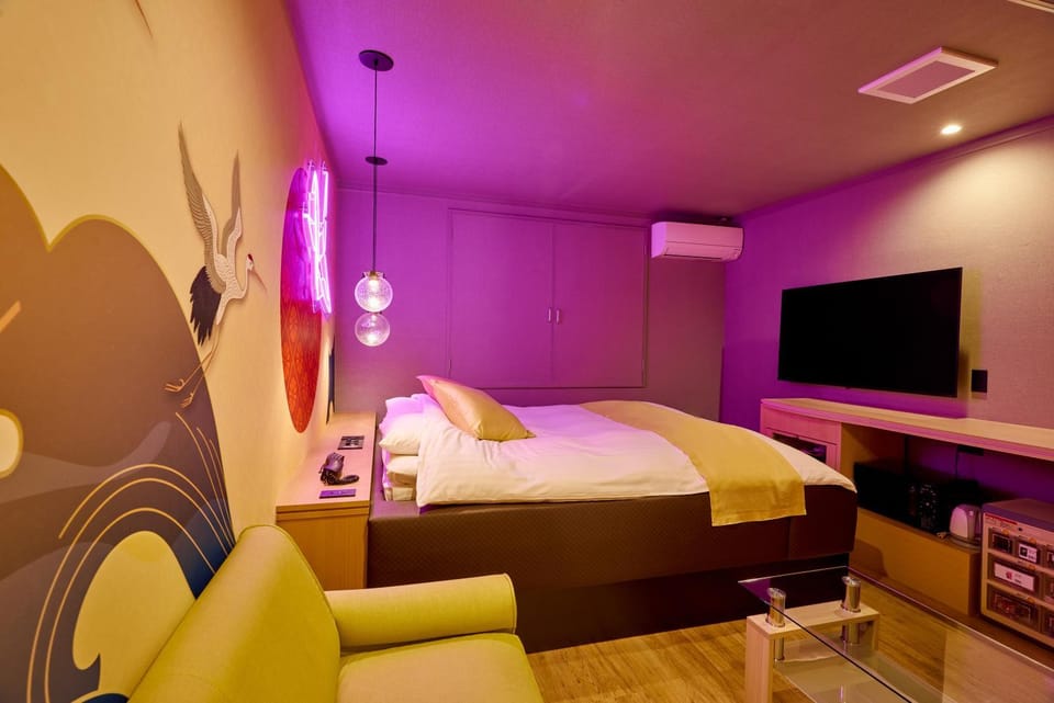 Photo of the whole room, Bedroom