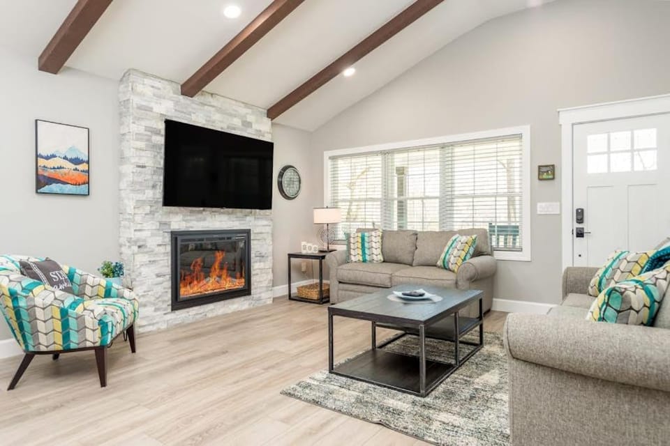 Blue Bamboo Escape House in Swannanoa