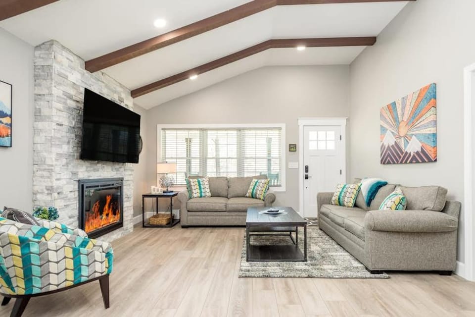 Blue Bamboo Escape House in Swannanoa