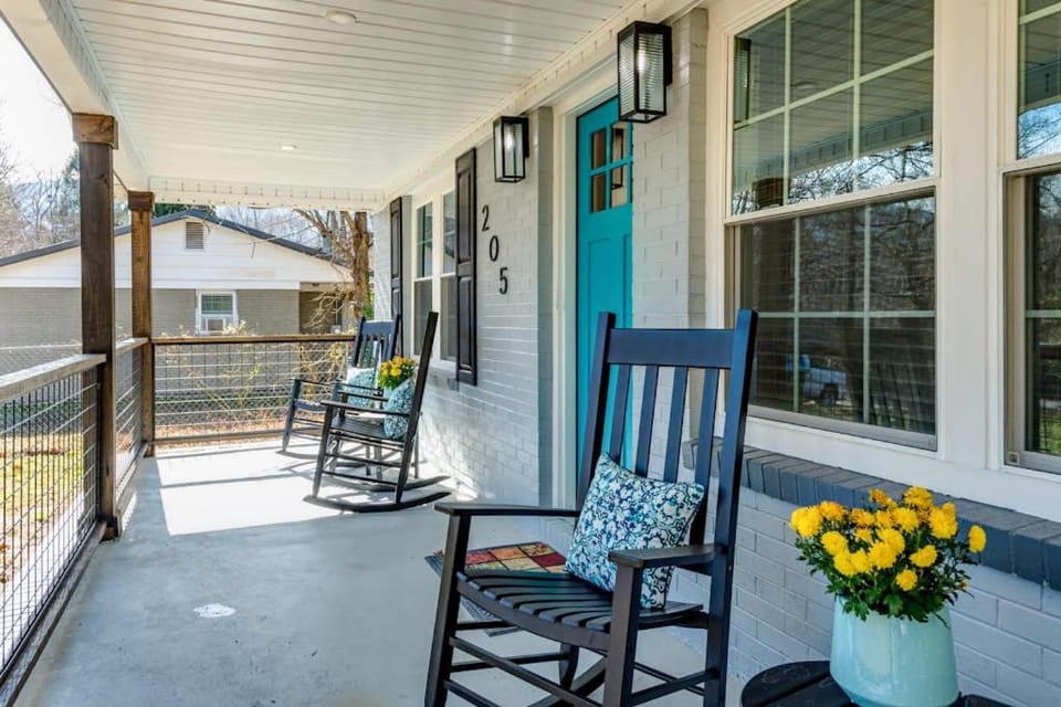 Blue Bamboo Escape House in Swannanoa