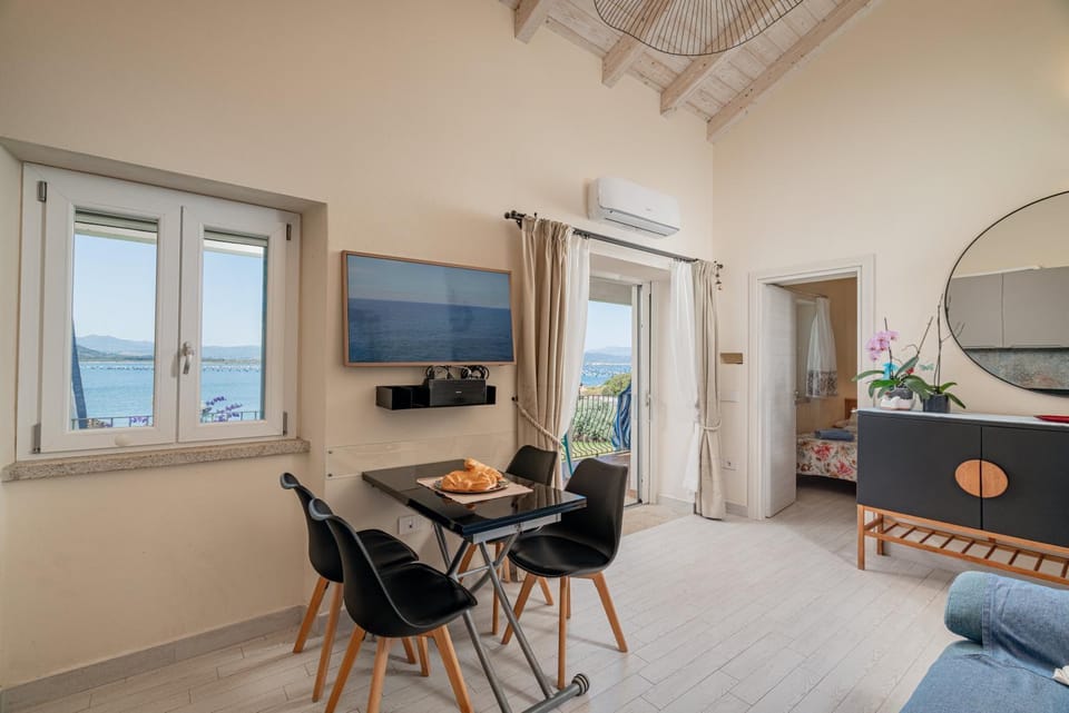TV and multimedia, Living room, Sea view, dishwasher, air conditioner