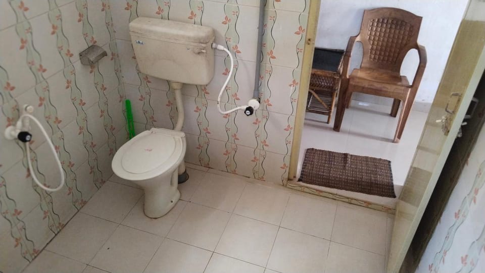 Toilet, Property building, Bathroom