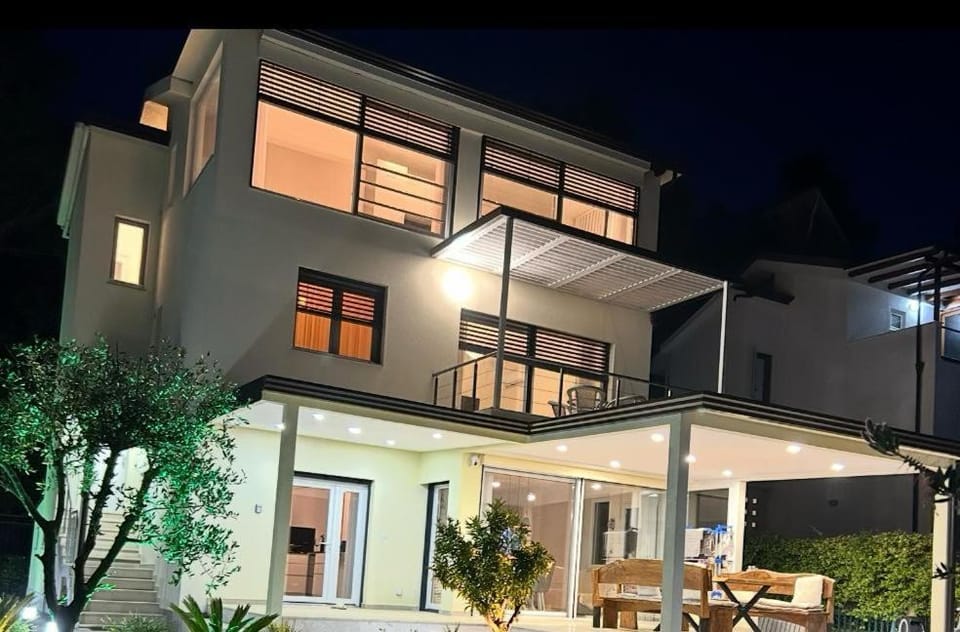 Property building, Night, View (from property/room), Balcony/Terrace