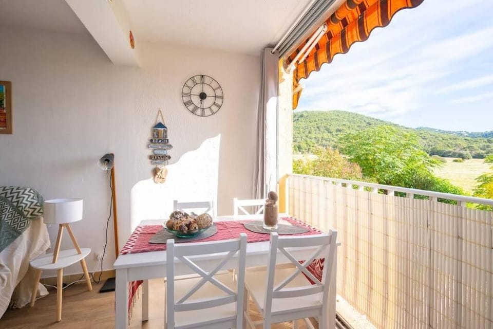 Charmant à 600 m des plages proche des commerces LESCLESDENICOLE Apartment in Hyères