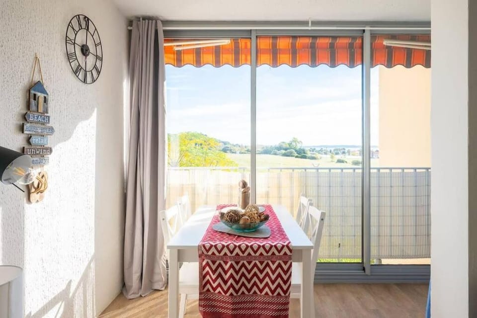 Charmant à 600 m des plages proche des commerces LESCLESDENICOLE Apartment in Hyères