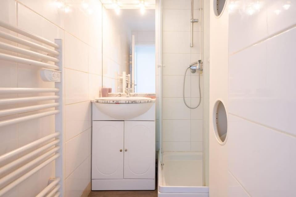 Charmant à 600 m des plages proche des commerces LESCLESDENICOLE Apartment in Hyères