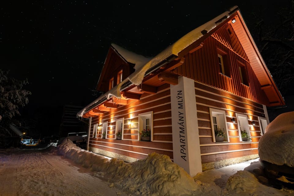 Facade/entrance, Night, Winter, Quiet street view
