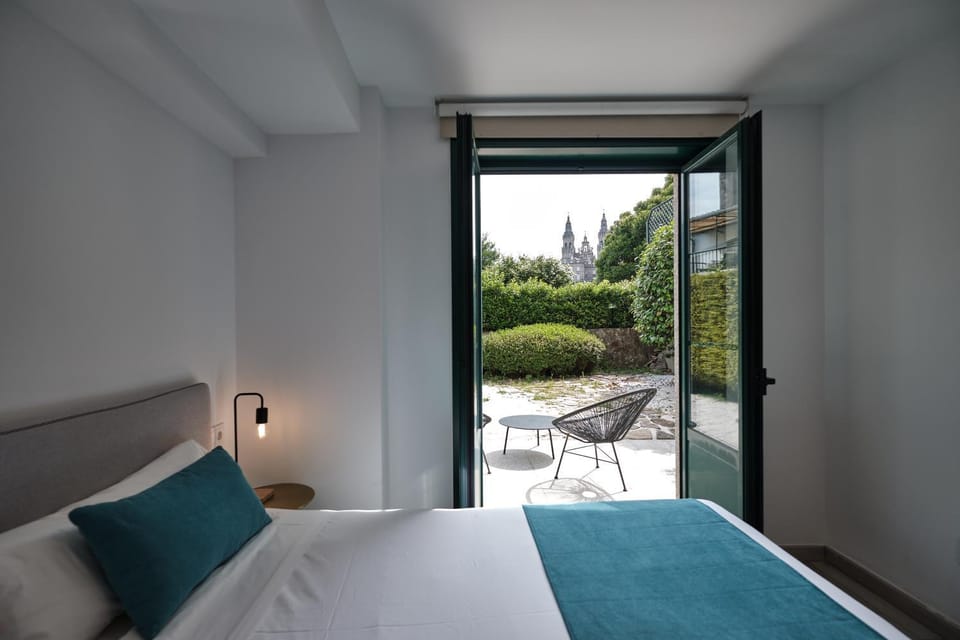 Garden, Balcony/Terrace, Landmark view