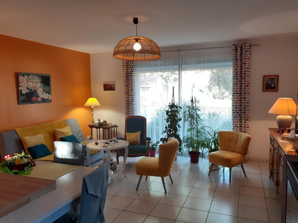 Living room, Breakfast