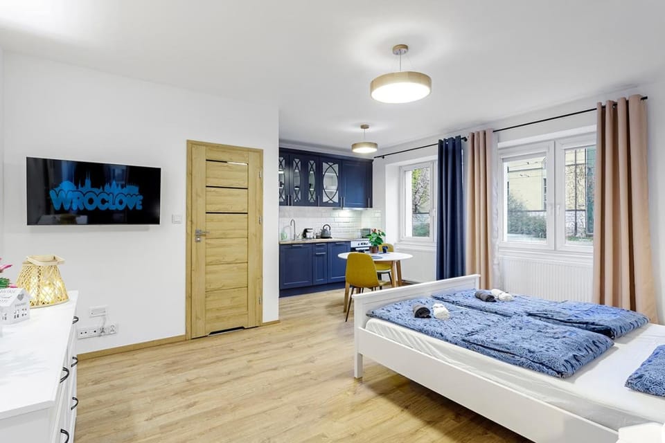 Kitchen or kitchenette, Bedroom