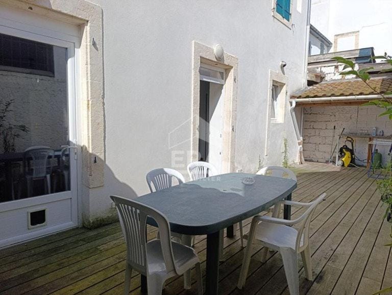 Patio, Dining area