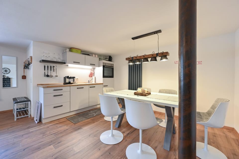 Dining area, kitchen