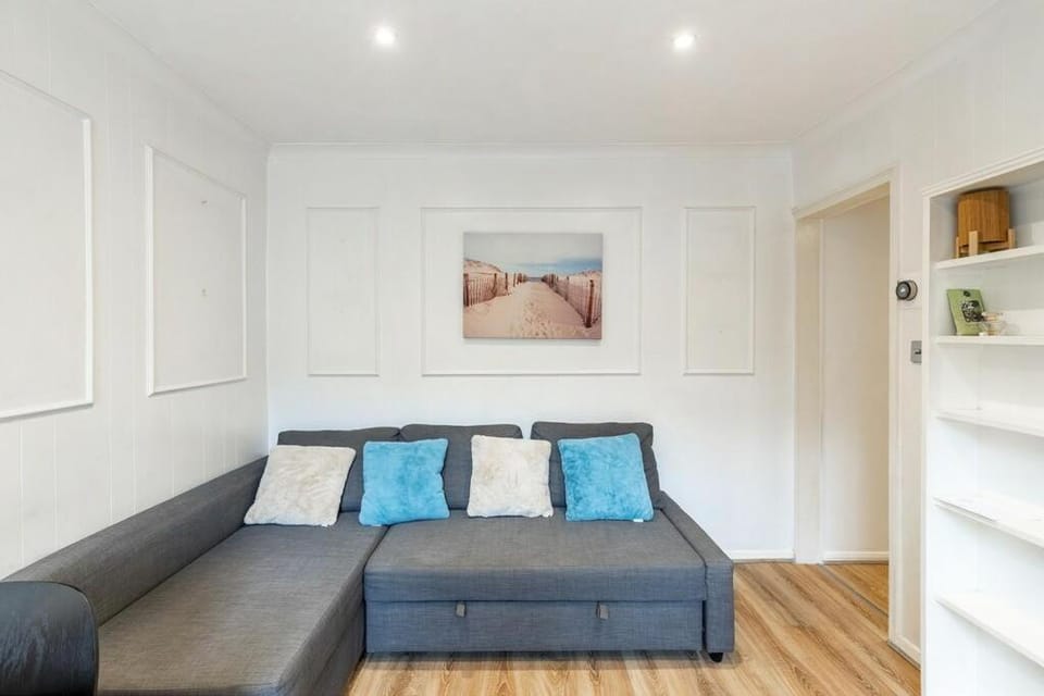 Bed, Living room, Seating area