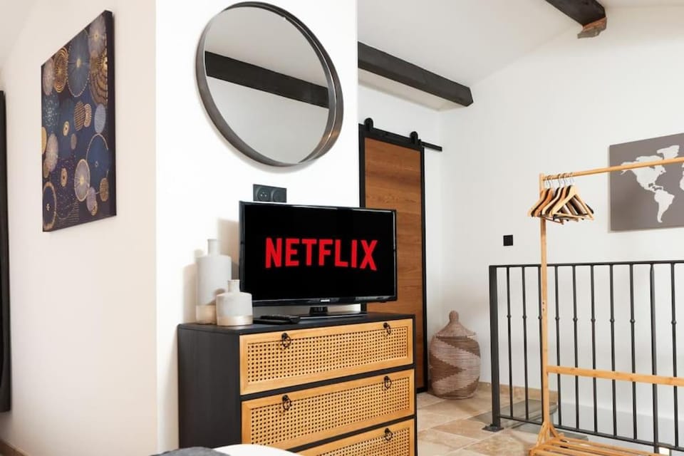 TV and multimedia, air conditioner