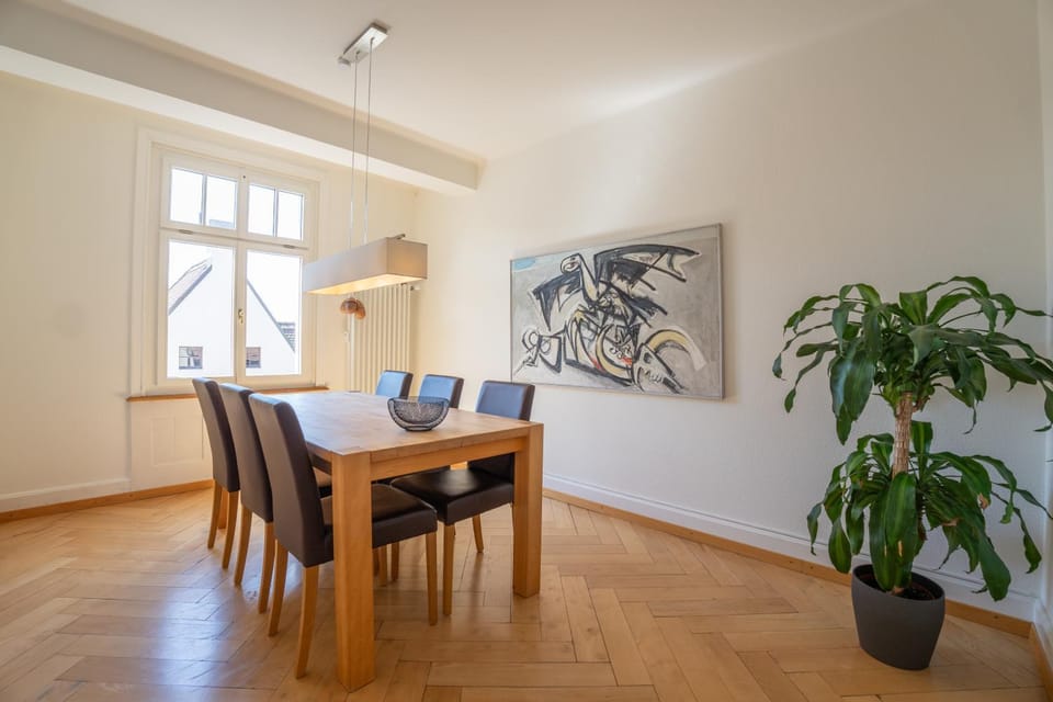 Seating area, Dining area