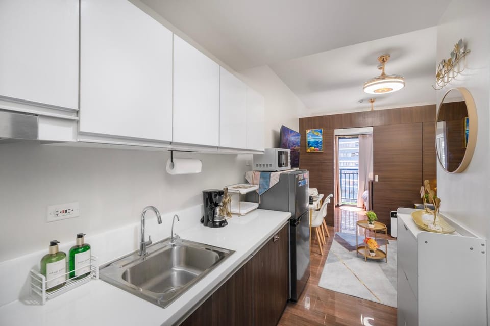 Coffee/tea facilities, Kitchen or kitchenette, minibar, stove