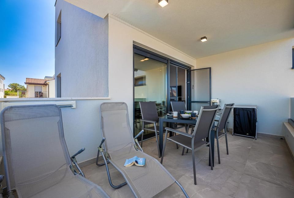 Day, View (from property/room), Balcony/Terrace, Seating area, Dining area