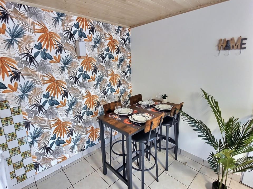 Seating area, Dining area, kitchen