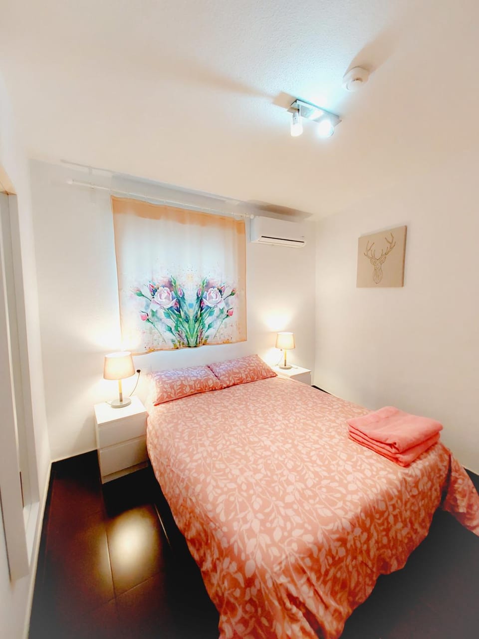 Bed, Photo of the whole room, Bedroom, air conditioner