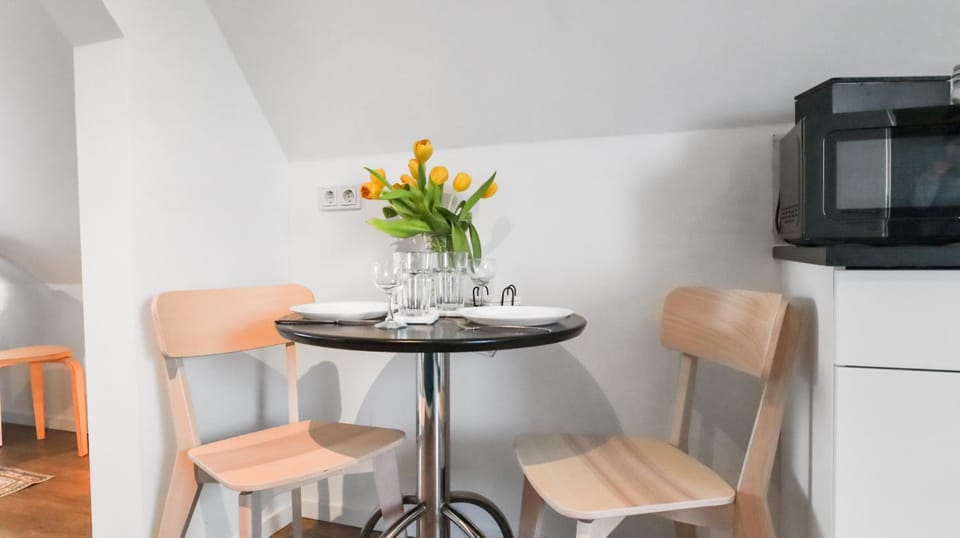 Seating area, Dining area, Food, Food