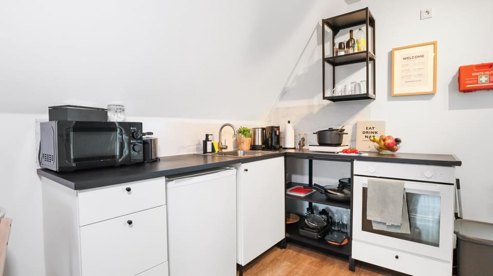 microwave, oven, stove, kitchen